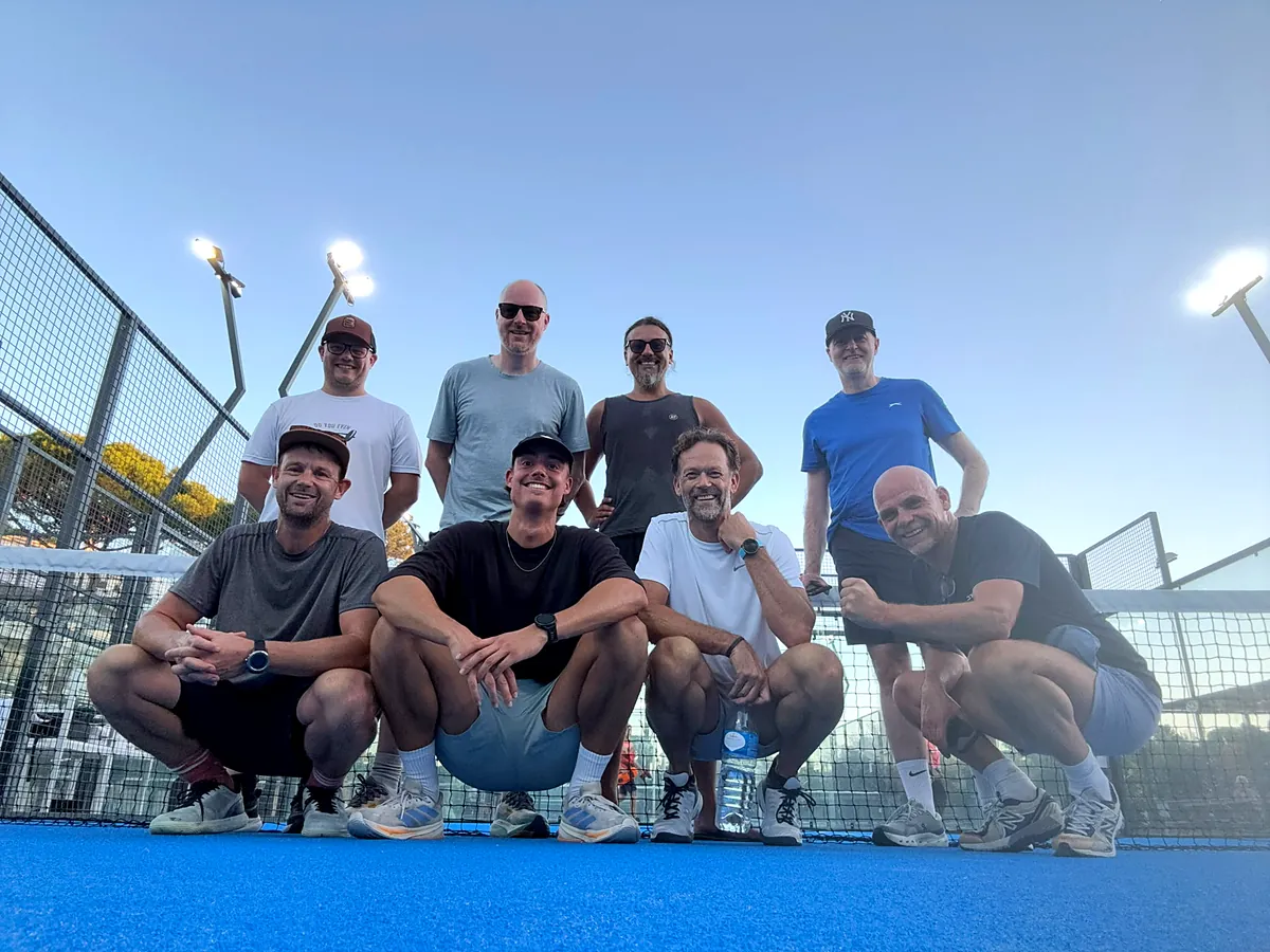 Het team na een potje padel