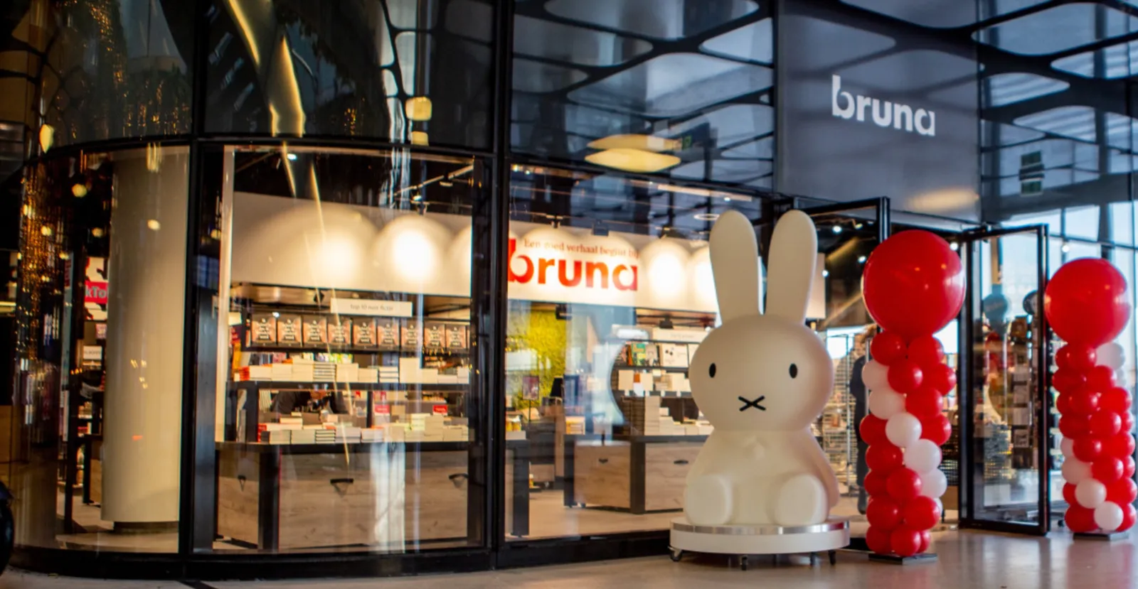 Devanture d'une librairie Bruna, pour l'étude de cas sur l'optimisation du checkout et de la création de compte de Bruna